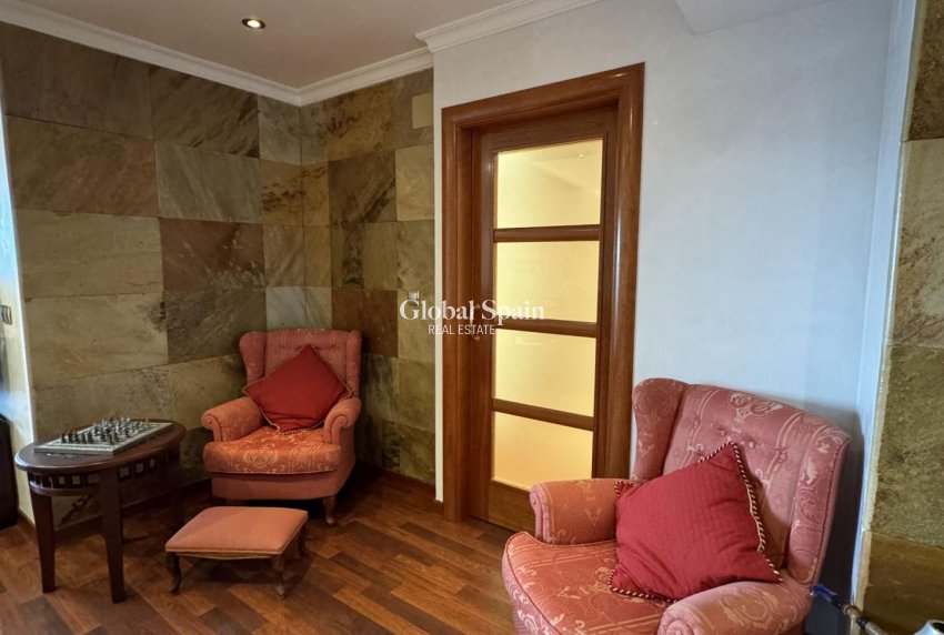 Wiederverkauf - WOHNUNG -
TORREVIEJA - Playa del Cura