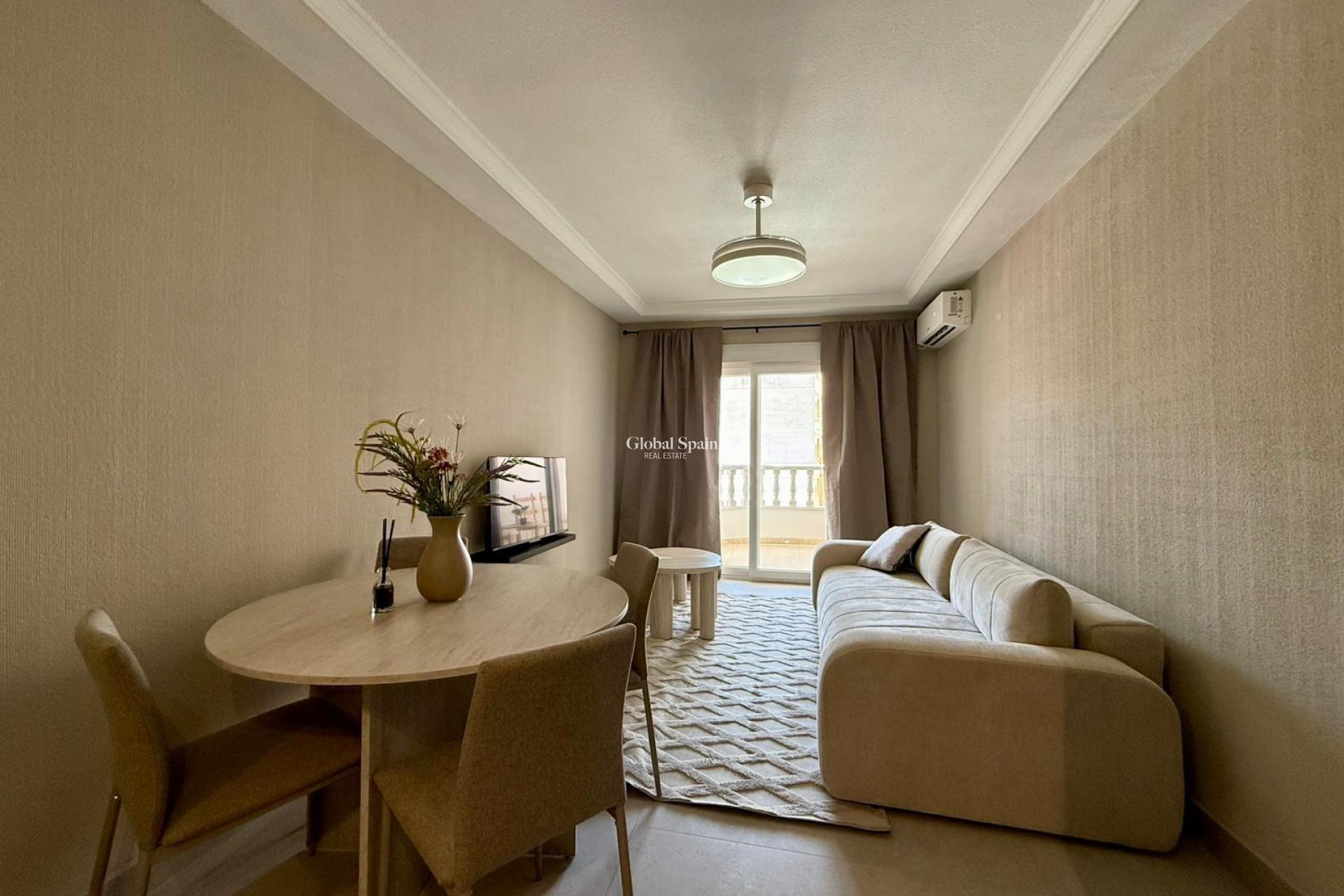 Wiederverkauf - WOHNUNG -
TORREVIEJA - Playa del Cura