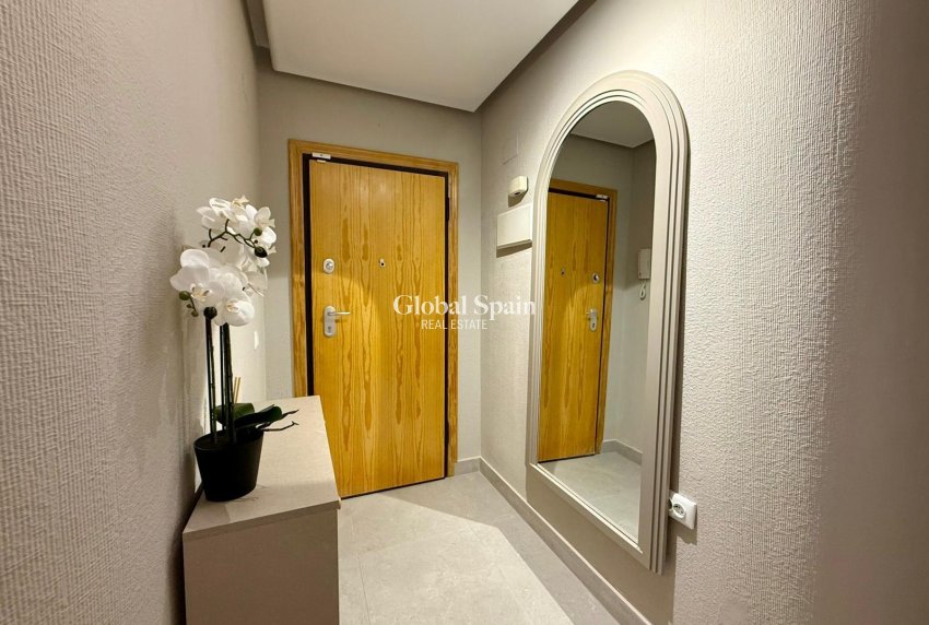 Wiederverkauf - WOHNUNG -
TORREVIEJA - Playa del Cura