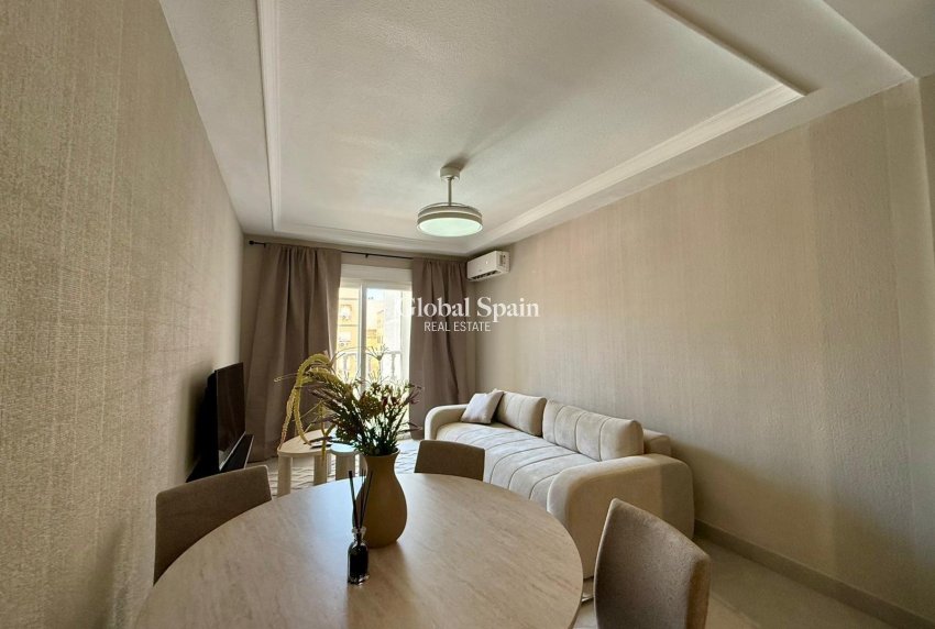 Wiederverkauf - WOHNUNG -
TORREVIEJA - Playa del Cura