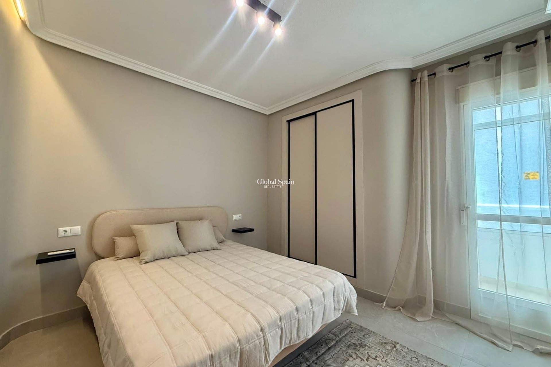 Wiederverkauf - WOHNUNG -
TORREVIEJA - Playa del Cura