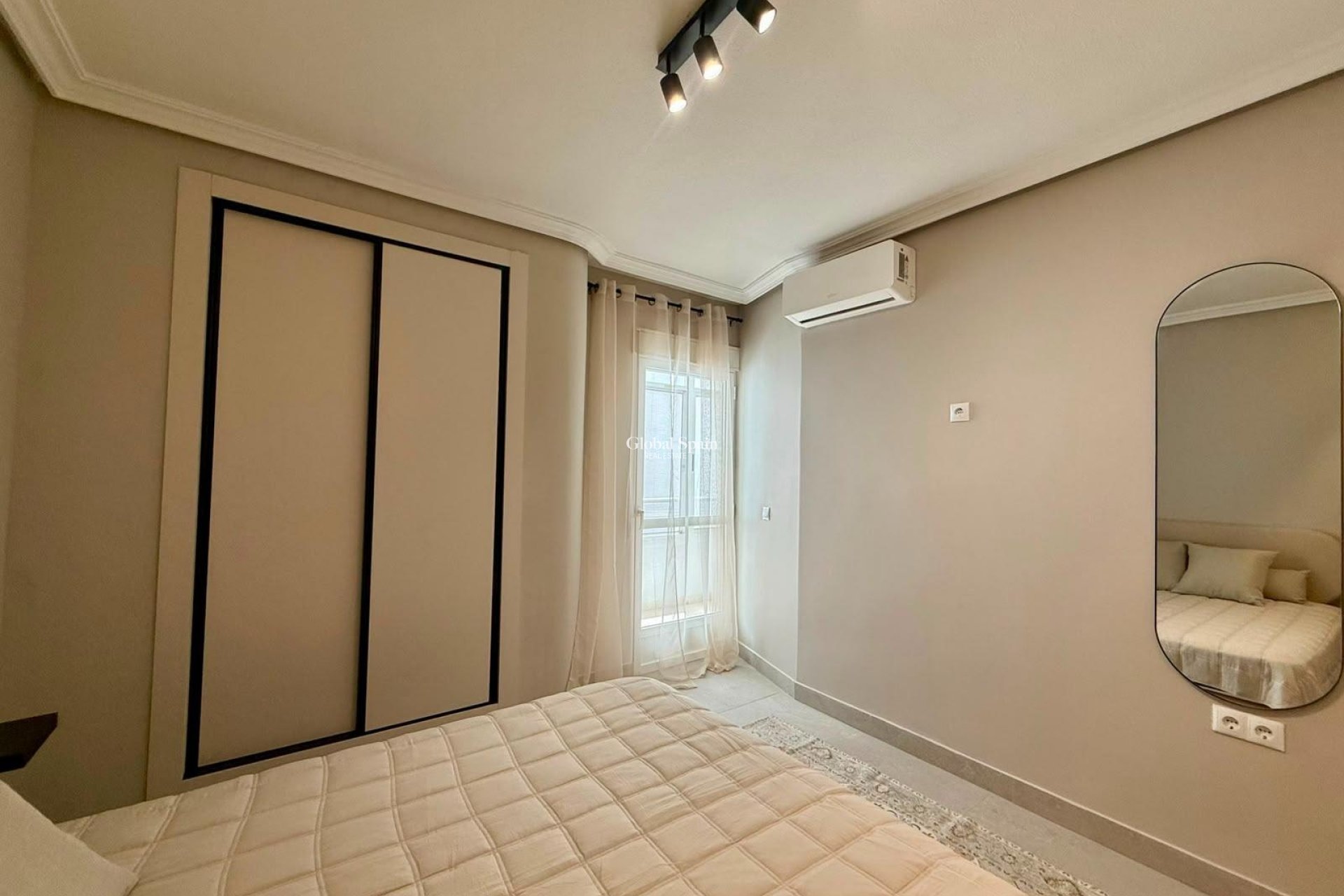 Wiederverkauf - WOHNUNG -
TORREVIEJA - Playa del Cura