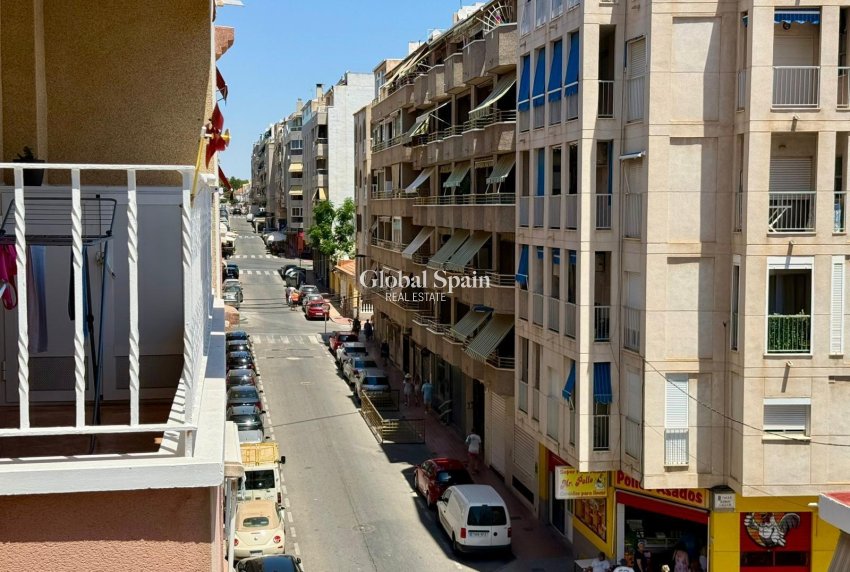 Wiederverkauf - WOHNUNG -
TORREVIEJA - Playa del Cura