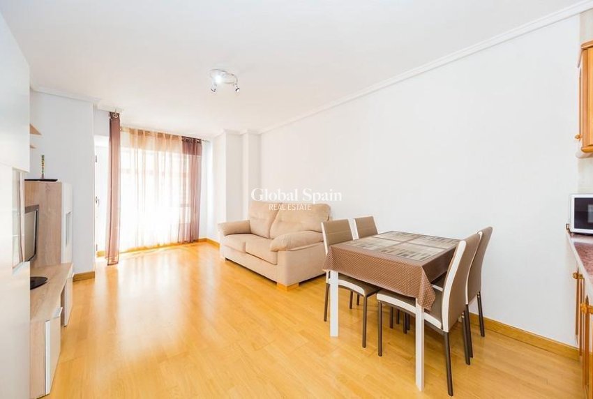 Wiederverkauf - WOHNUNG -
TORREVIEJA - Playa del Cura