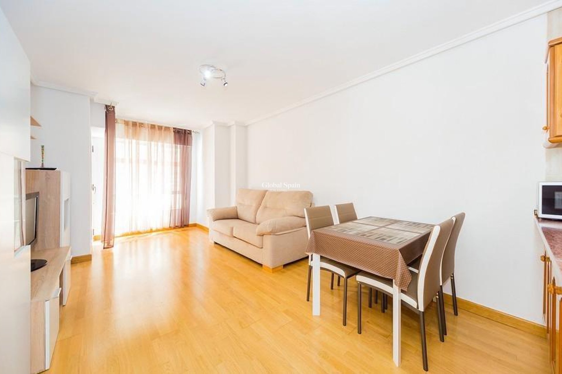 Wiederverkauf - WOHNUNG -
TORREVIEJA - Playa del Cura