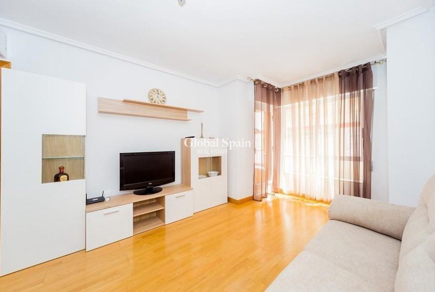 Wiederverkauf - WOHNUNG -
TORREVIEJA - Playa del Cura