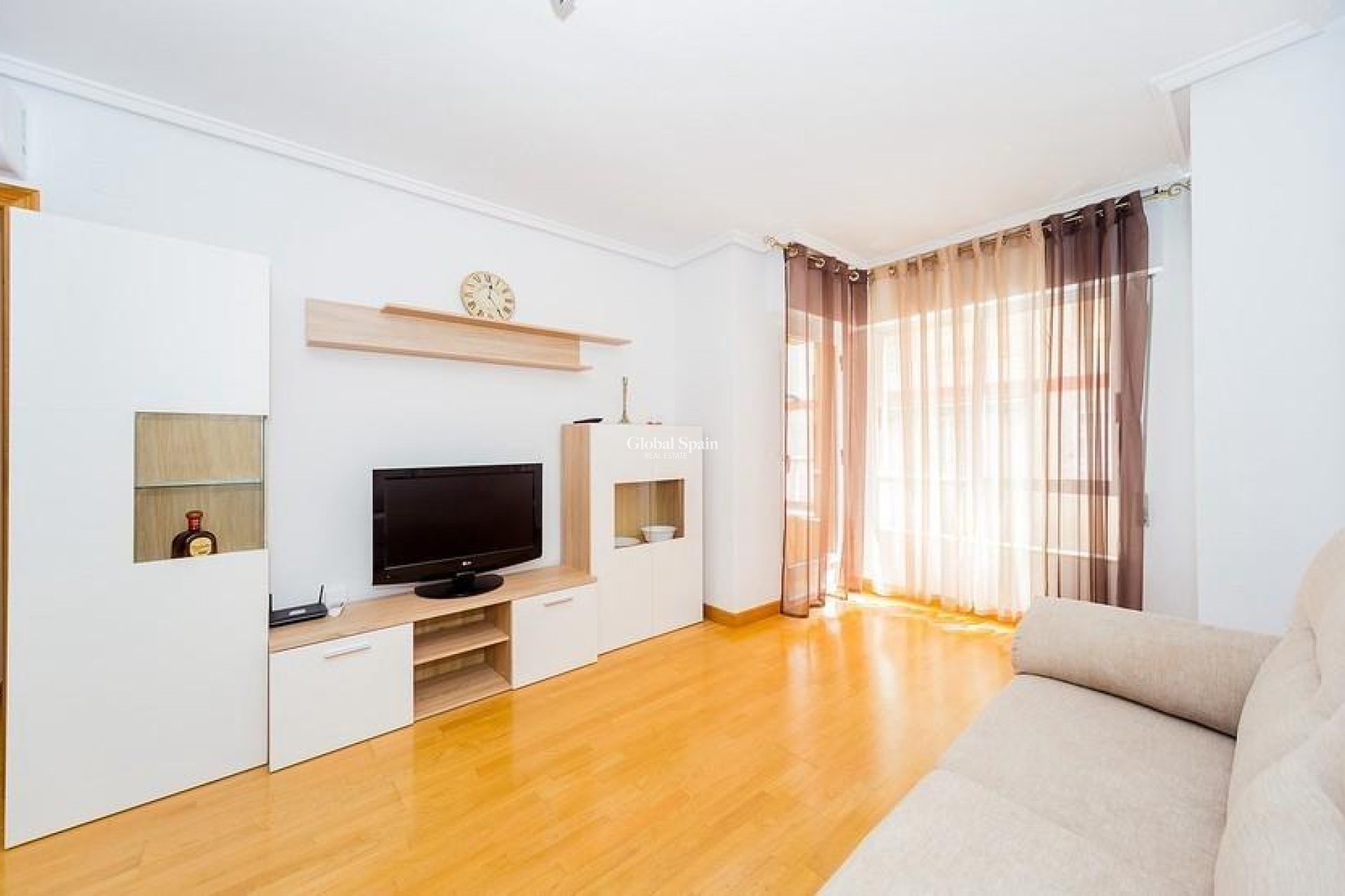 Wiederverkauf - WOHNUNG -
TORREVIEJA - Playa del Cura