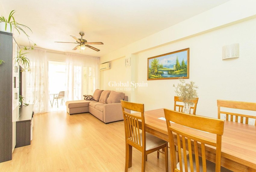 Wiederverkauf - WOHNUNG -
TORREVIEJA - Playa del Cura