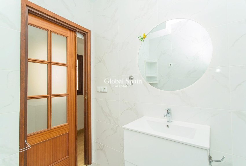 Wiederverkauf - WOHNUNG -
TORREVIEJA - Playa del Cura