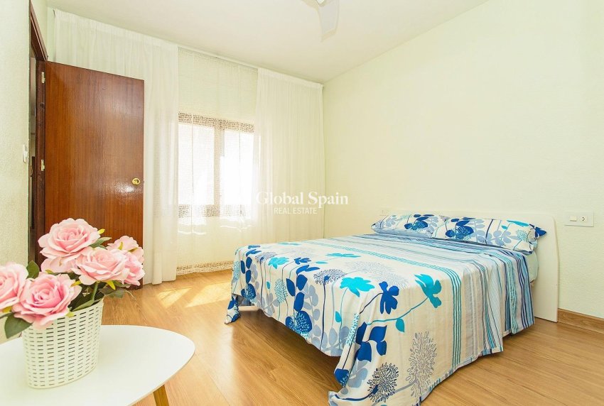 Wiederverkauf - WOHNUNG -
TORREVIEJA - Playa del Cura