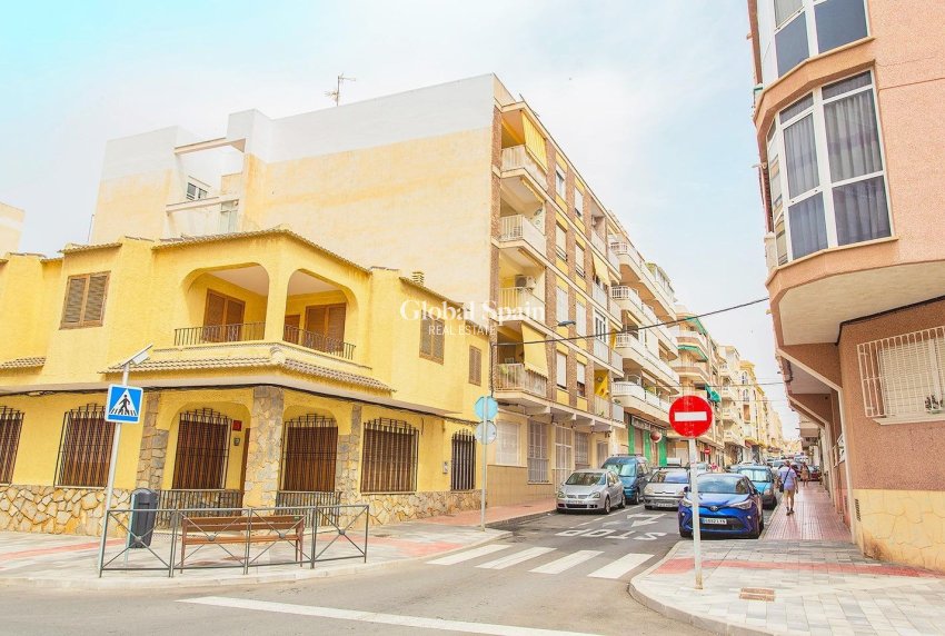 Wiederverkauf - WOHNUNG -
TORREVIEJA - Playa del Cura
