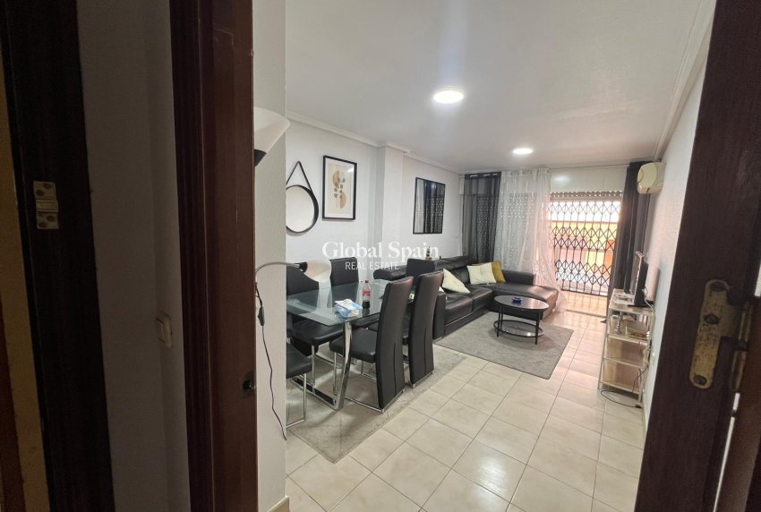 Wiederverkauf - WOHNUNG -
TORREVIEJA - Playa del Cura