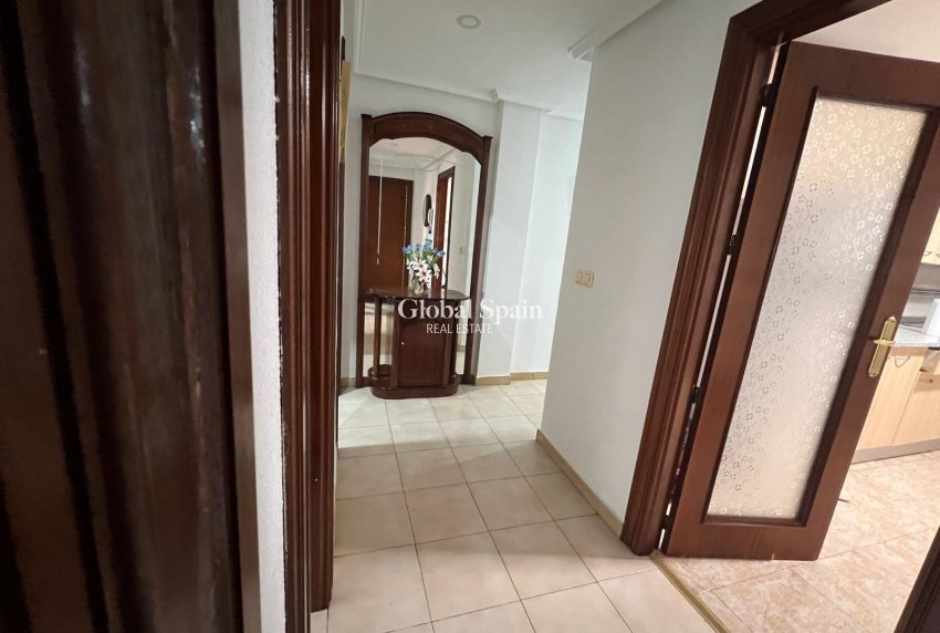 Wiederverkauf - WOHNUNG -
TORREVIEJA - Playa del Cura