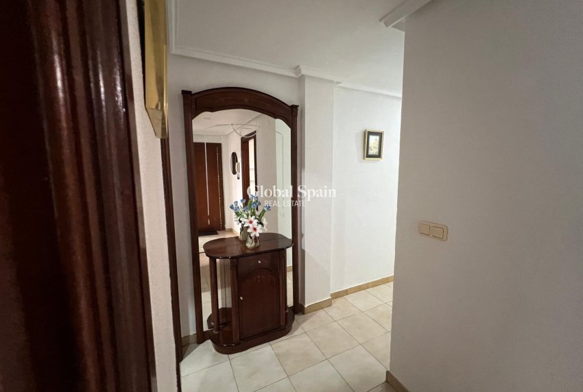 Wiederverkauf - WOHNUNG -
TORREVIEJA - Playa del Cura