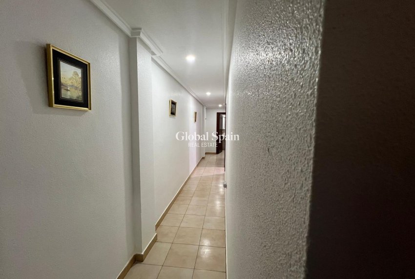 Wiederverkauf - WOHNUNG -
TORREVIEJA - Playa del Cura