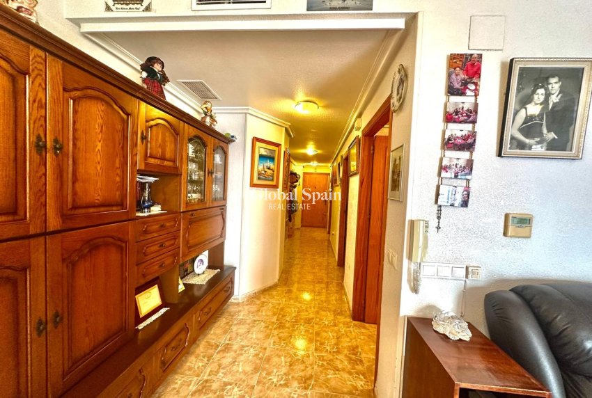 Wiederverkauf - WOHNUNG -
TORREVIEJA - Playa del Cura