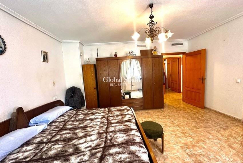 Wiederverkauf - WOHNUNG -
TORREVIEJA - Playa del Cura