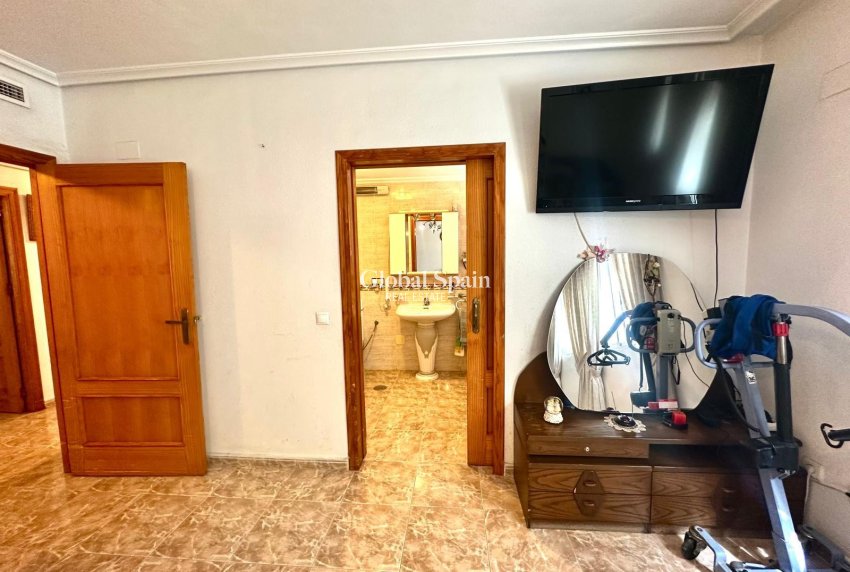 Wiederverkauf - WOHNUNG -
TORREVIEJA - Playa del Cura