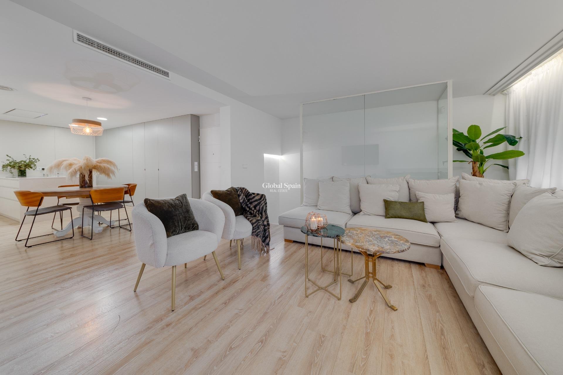 Wiederverkauf - WOHNUNG -
TORREVIEJA - Playa del Cura