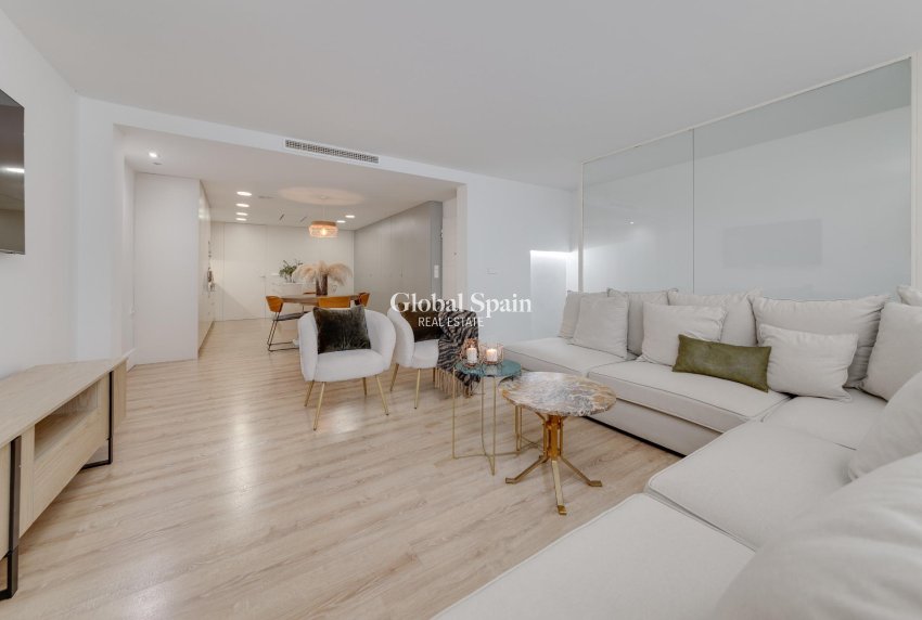 Wiederverkauf - WOHNUNG -
TORREVIEJA - Playa del Cura
