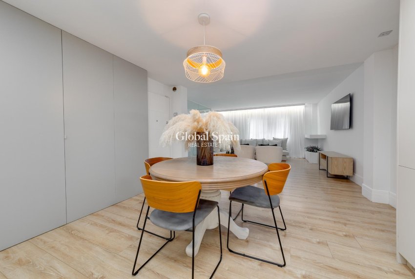 Wiederverkauf - WOHNUNG -
TORREVIEJA - Playa del Cura