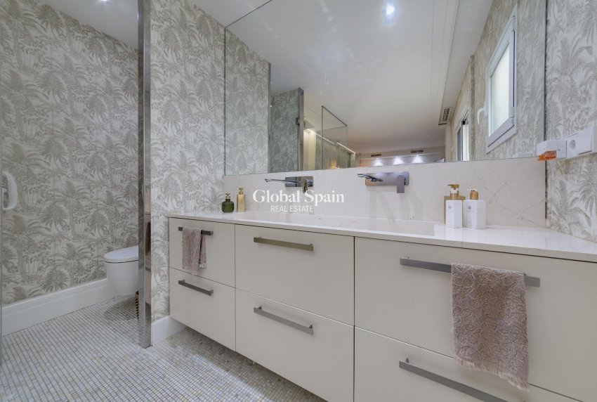 Wiederverkauf - WOHNUNG -
TORREVIEJA - Playa del Cura