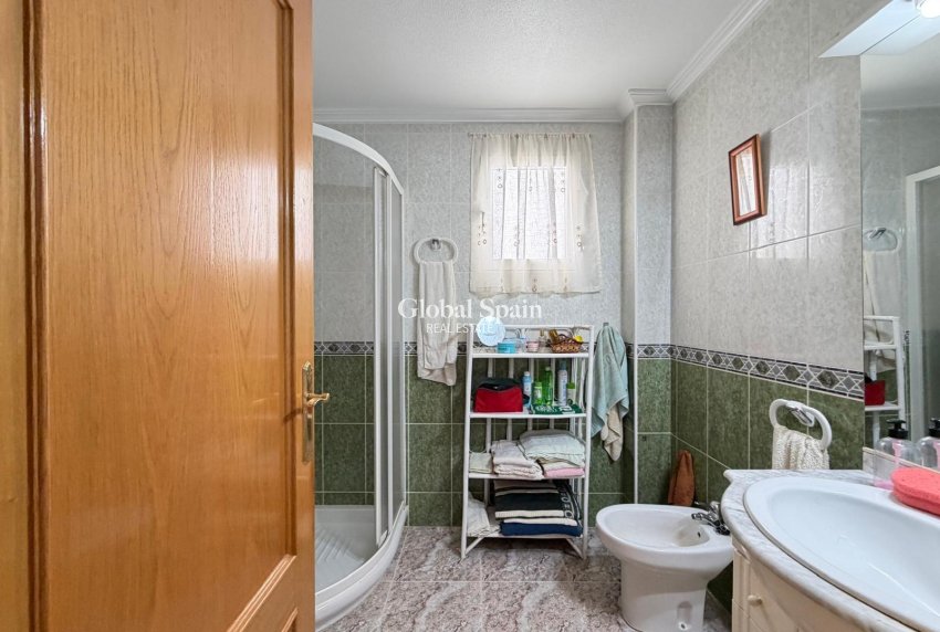 Wiederverkauf - WOHNUNG -
TORREVIEJA - Playa del Cura