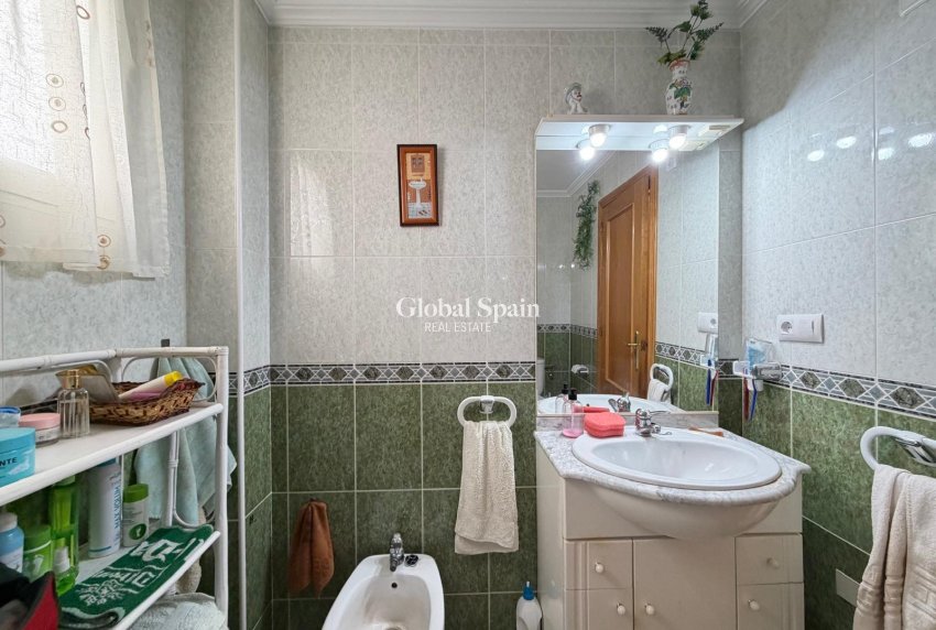 Wiederverkauf - WOHNUNG -
TORREVIEJA - Playa del Cura