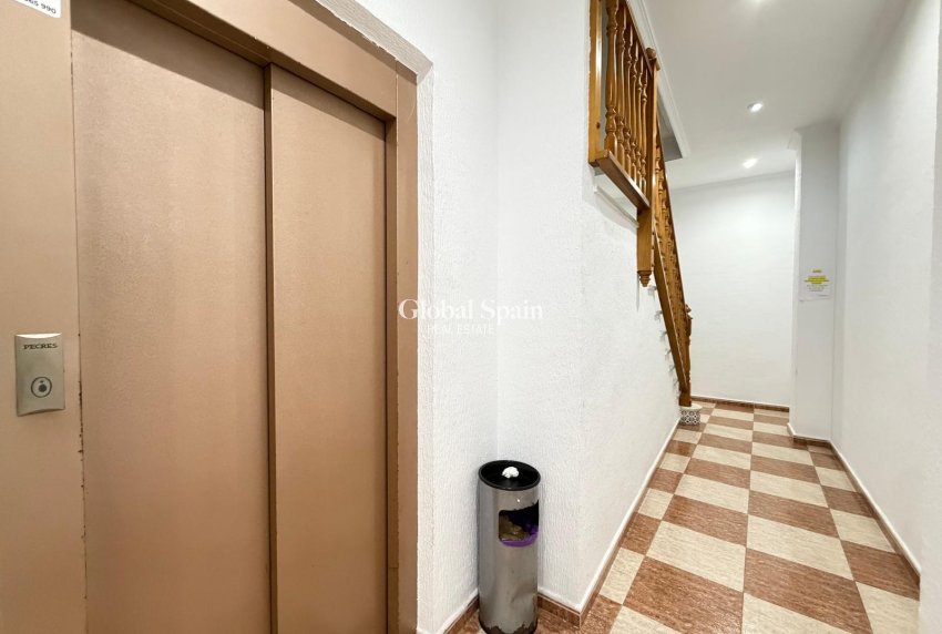 Wiederverkauf - WOHNUNG -
TORREVIEJA - Playa del Cura