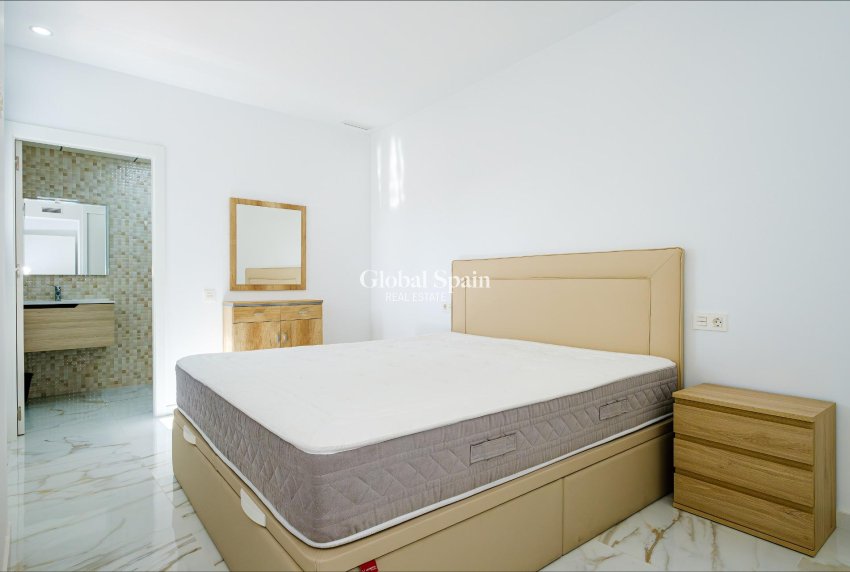 Wiederverkauf - WOHNUNG -
TORREVIEJA - Playa del Cura
