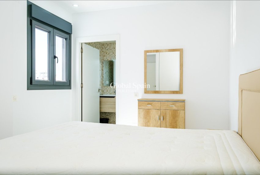 Wiederverkauf - WOHNUNG -
TORREVIEJA - Playa del Cura