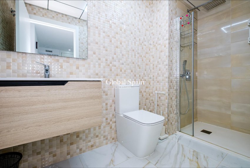 Wiederverkauf - WOHNUNG -
TORREVIEJA - Playa del Cura
