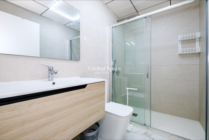 Wiederverkauf - WOHNUNG -
TORREVIEJA - Playa del Cura