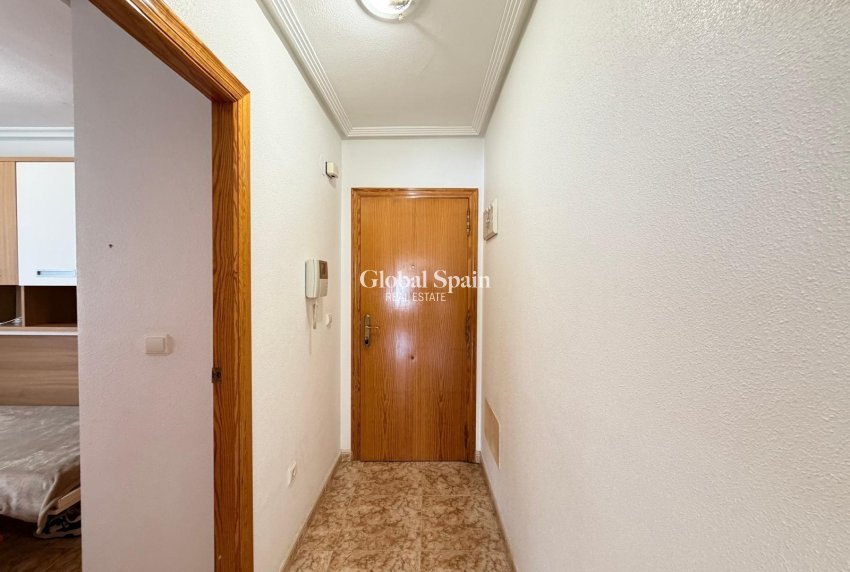 Wiederverkauf - WOHNUNG -
TORREVIEJA - Playa del Cura