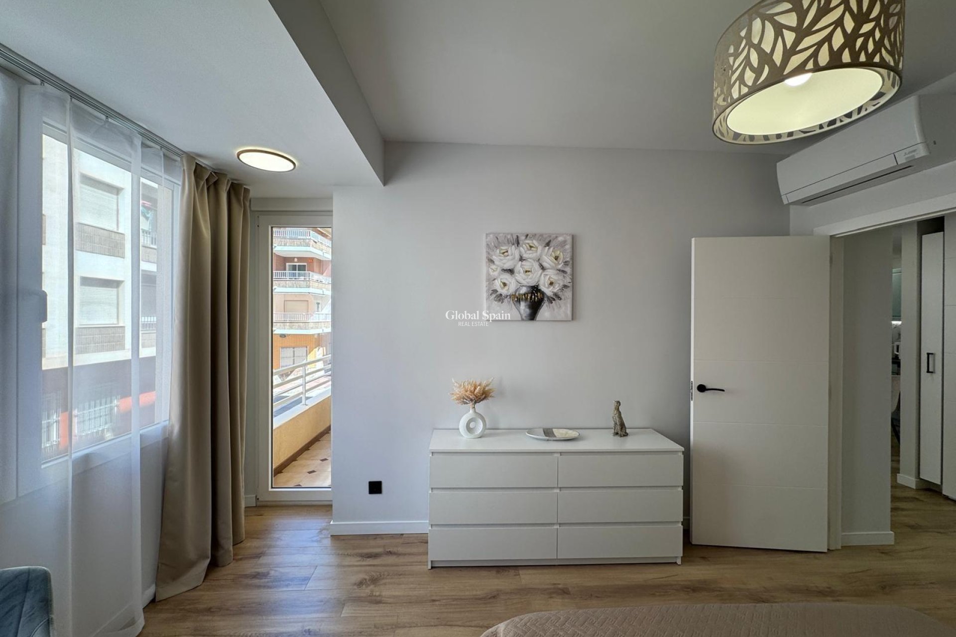 Wiederverkauf - WOHNUNG -
TORREVIEJA - Playa del Cura