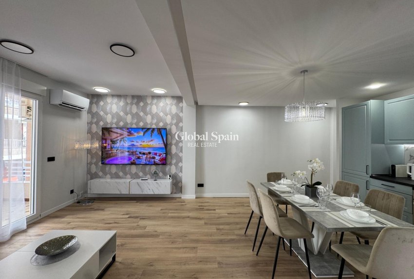 Wiederverkauf - WOHNUNG -
TORREVIEJA - Playa del Cura