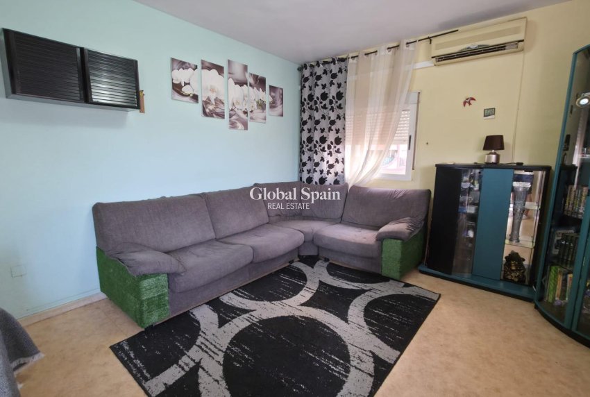 Wiederverkauf - WOHNUNG -
TORREVIEJA - Playa del Cura