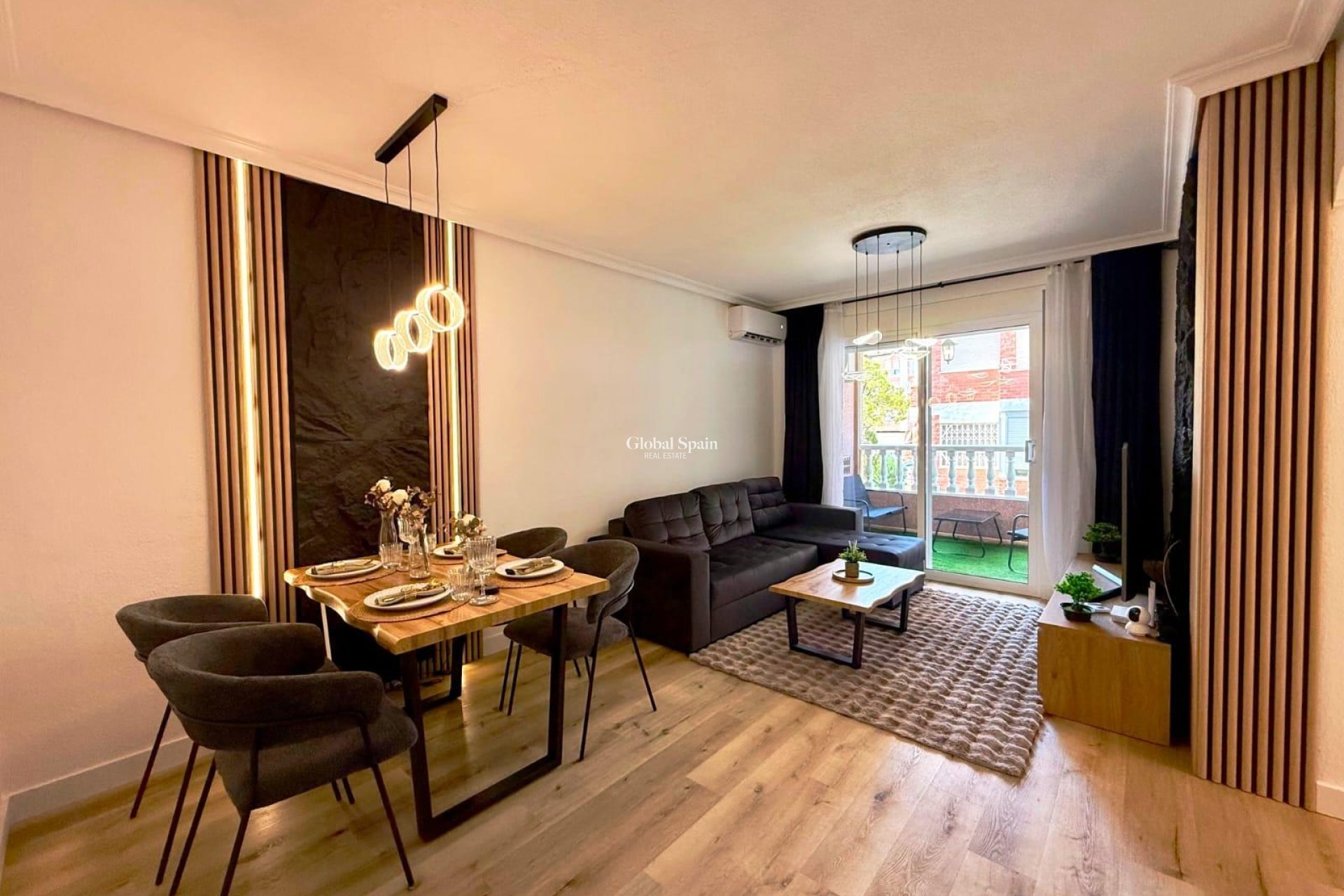 Wiederverkauf - WOHNUNG -
TORREVIEJA - Playa del Cura