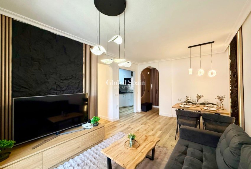 Wiederverkauf - WOHNUNG -
TORREVIEJA - Playa del Cura