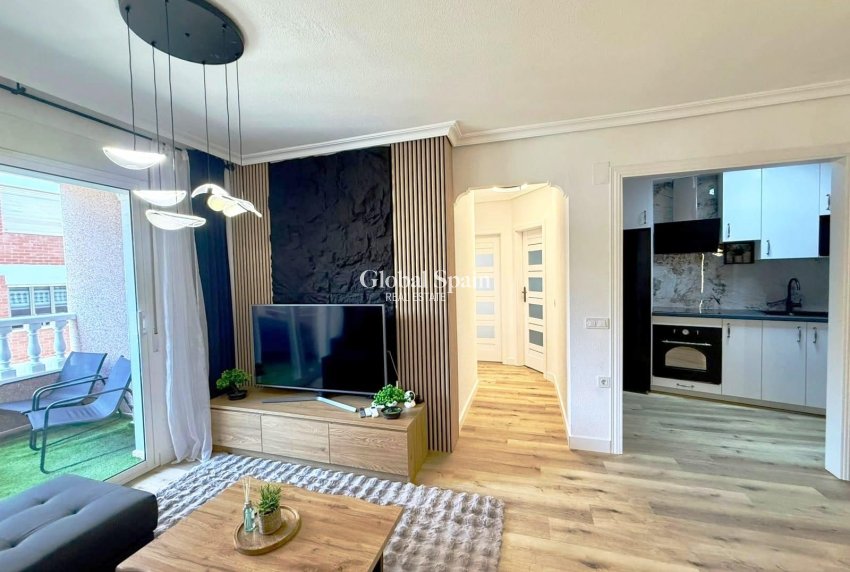 Wiederverkauf - WOHNUNG -
TORREVIEJA - Playa del Cura