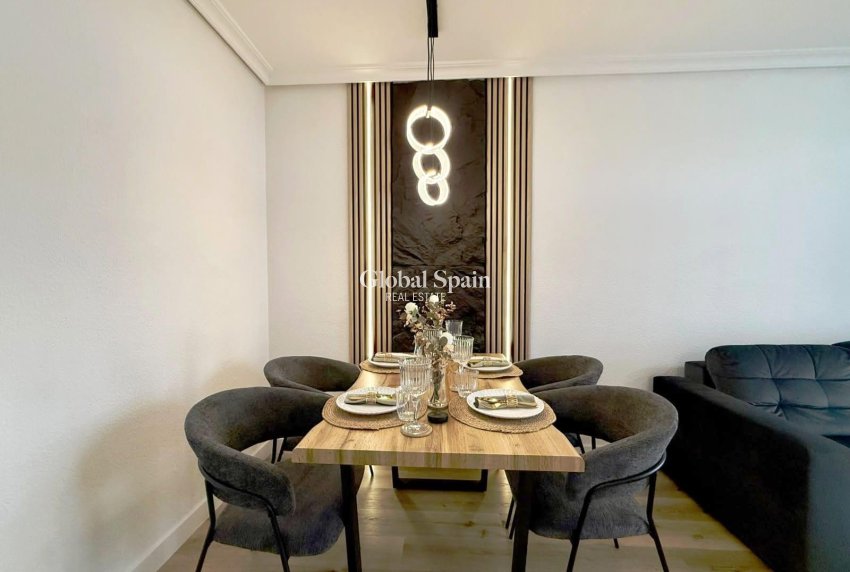 Wiederverkauf - WOHNUNG -
TORREVIEJA - Playa del Cura