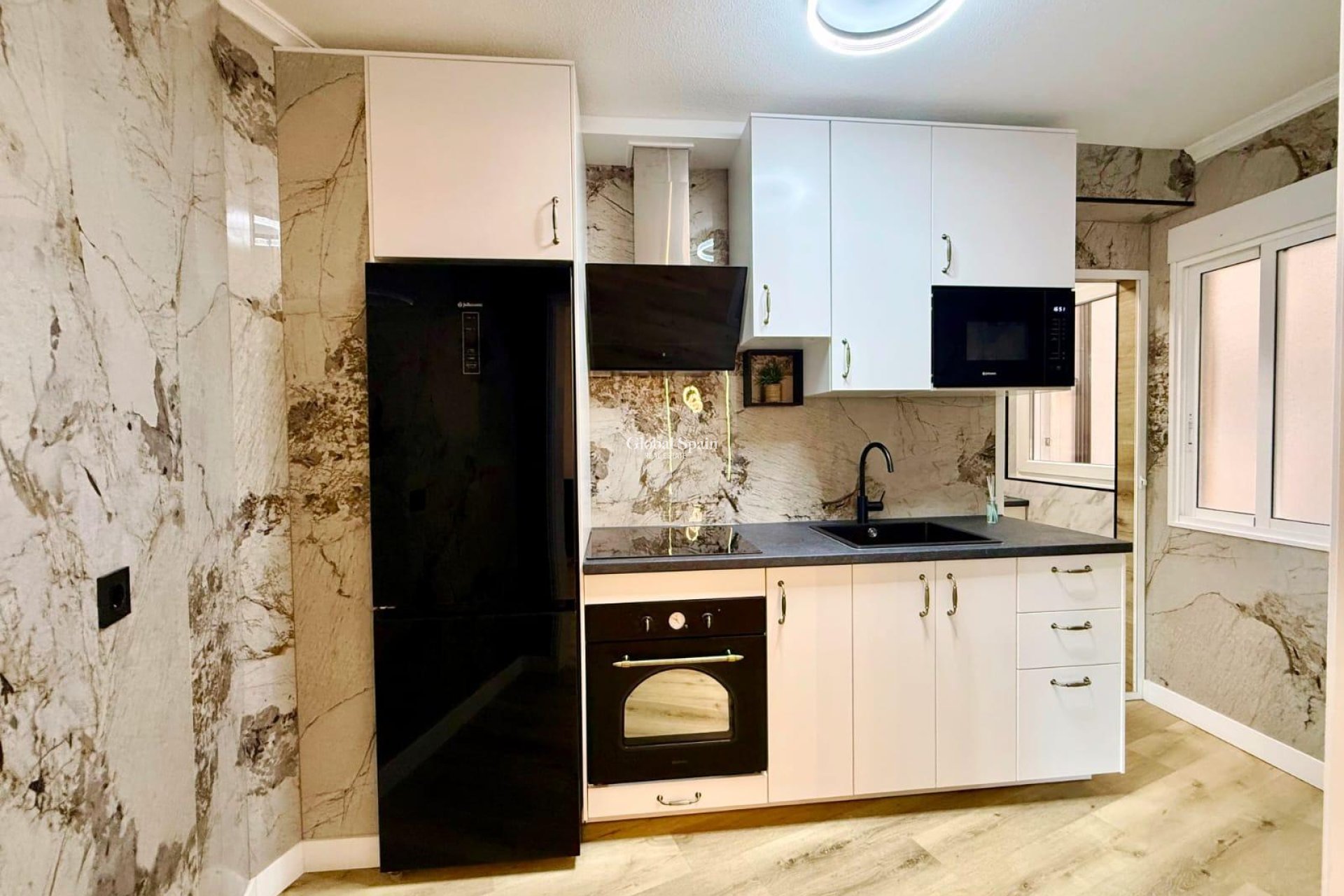 Wiederverkauf - WOHNUNG -
TORREVIEJA - Playa del Cura