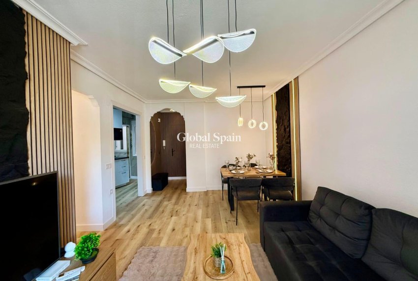 Wiederverkauf - WOHNUNG -
TORREVIEJA - Playa del Cura
