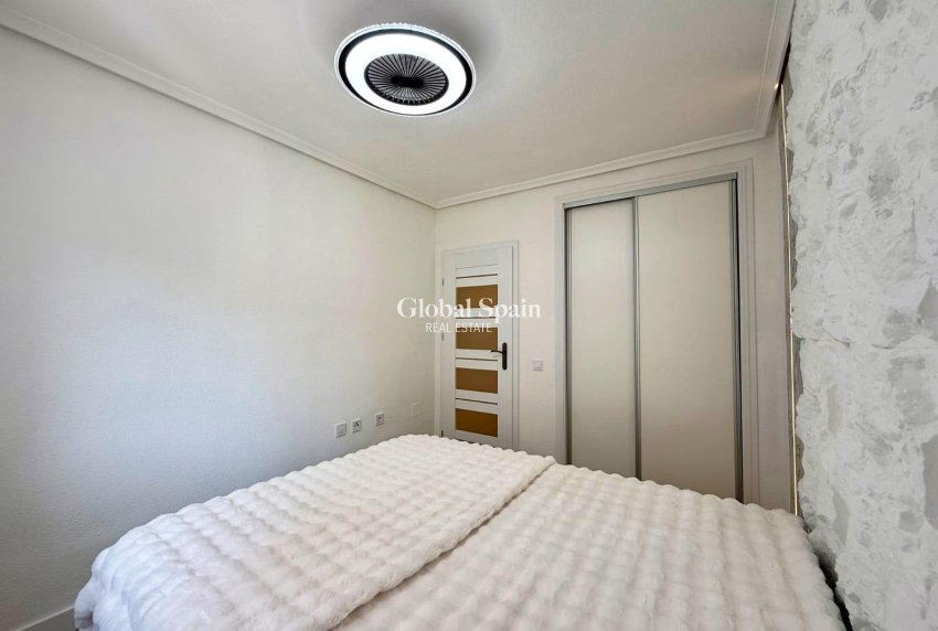 Wiederverkauf - WOHNUNG -
TORREVIEJA - Playa del Cura