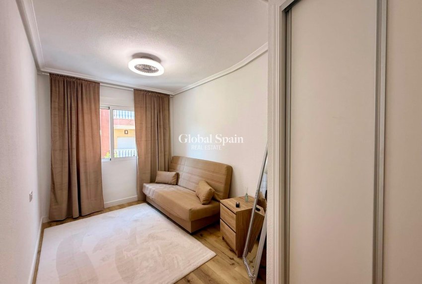 Wiederverkauf - WOHNUNG -
TORREVIEJA - Playa del Cura
