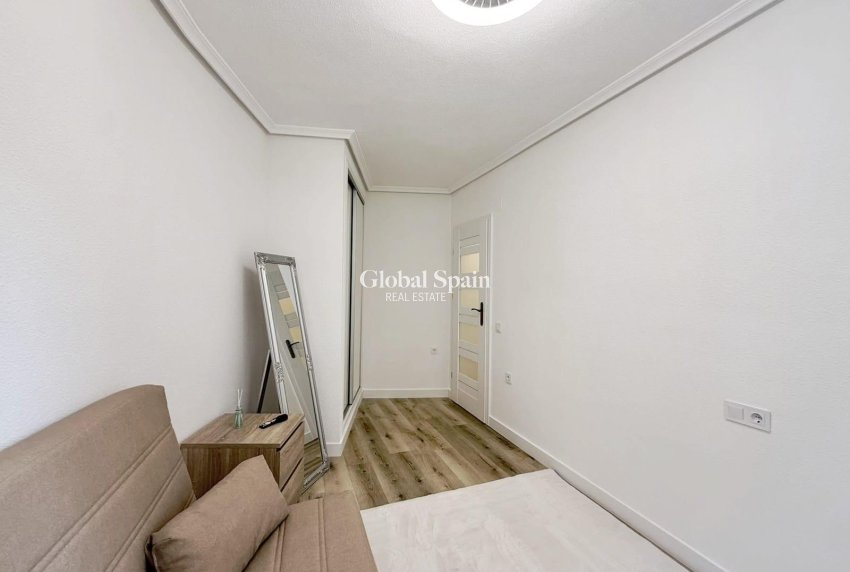 Wiederverkauf - WOHNUNG -
TORREVIEJA - Playa del Cura