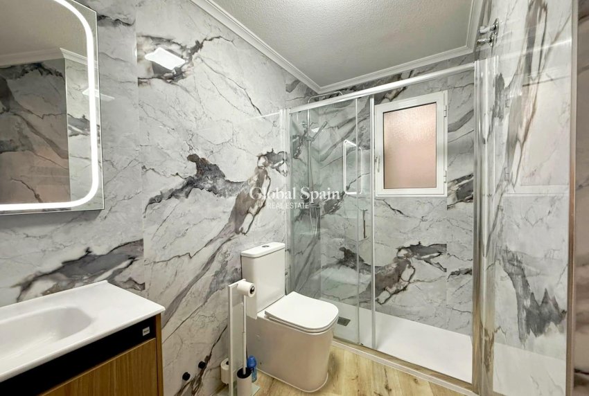 Wiederverkauf - WOHNUNG -
TORREVIEJA - Playa del Cura
