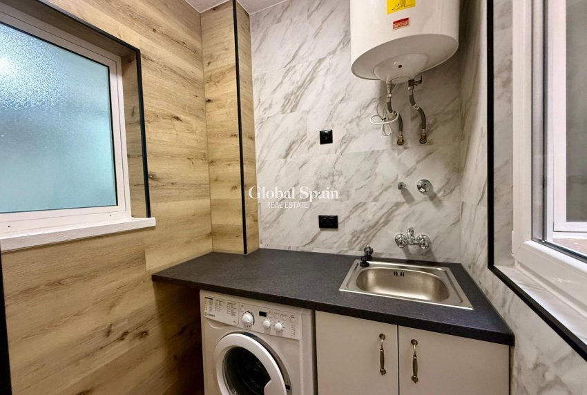 Wiederverkauf - WOHNUNG -
TORREVIEJA - Playa del Cura