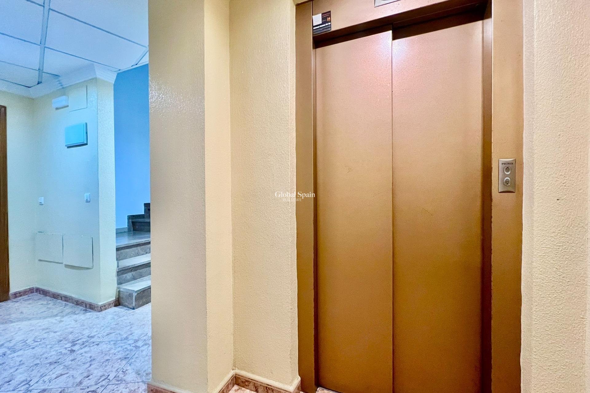 Wiederverkauf - WOHNUNG -
TORREVIEJA - Playa del Cura