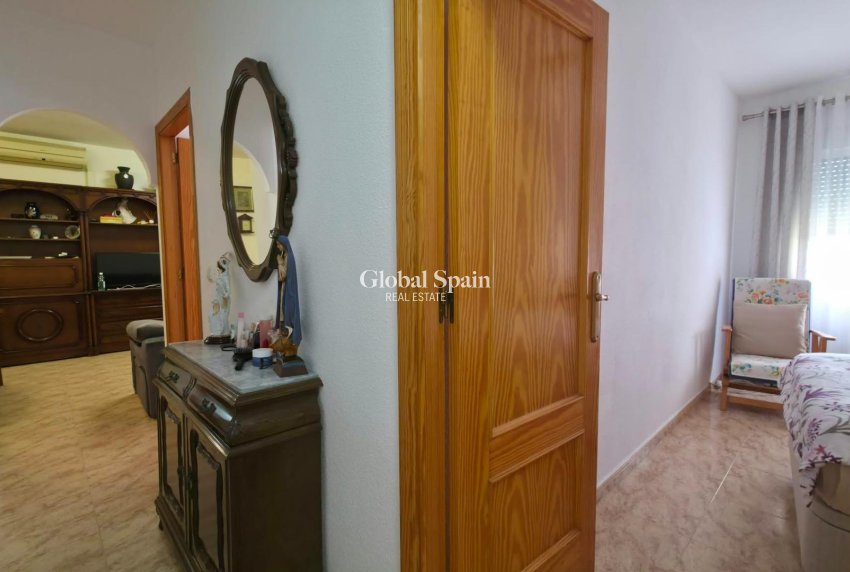 Wiederverkauf - WOHNUNG -
TORREVIEJA - Playa del Cura